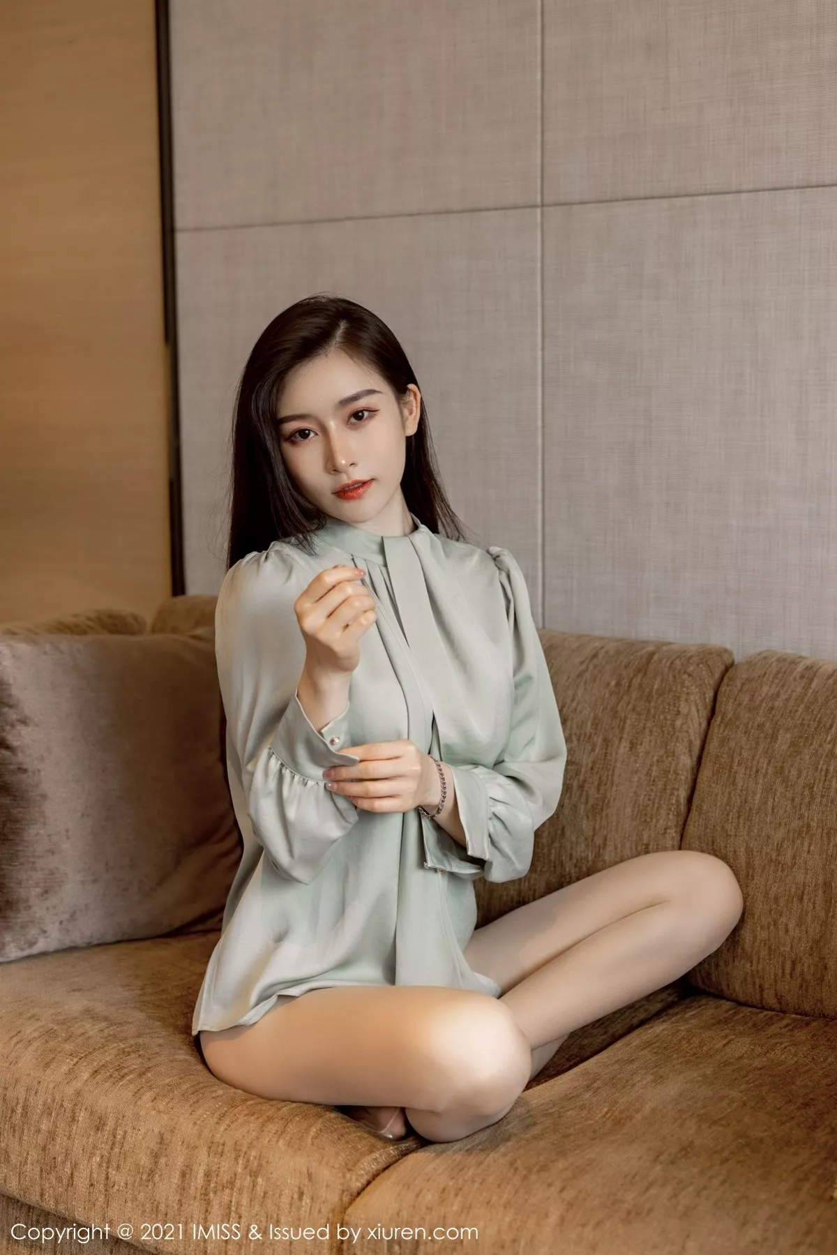 秀人集.com_[IMISS爱蜜社]Vol.617_气质美女Vanessa床上脱优雅服饰露性感白色内衣迷人诱惑写真62P