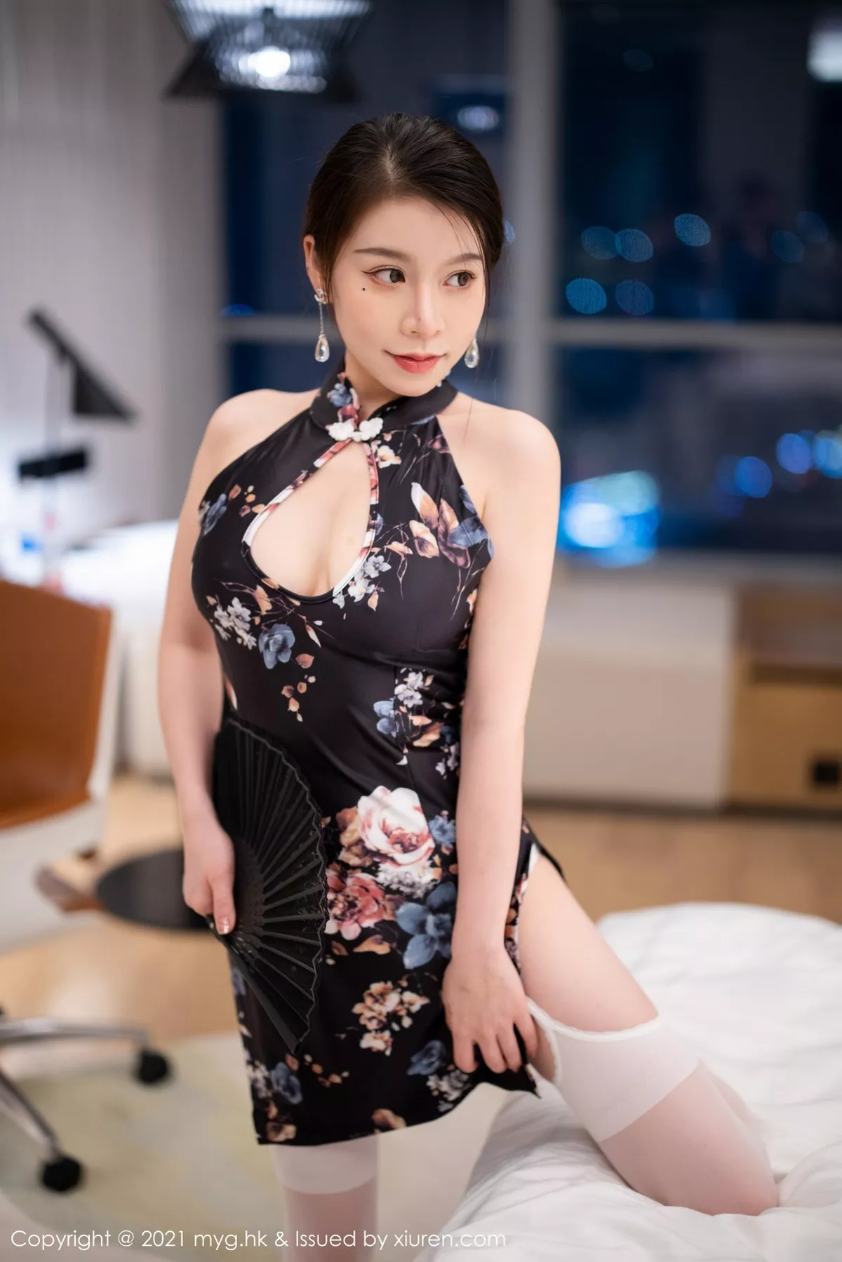 秀人集.com_[MyGirl美媛馆]Vol.580_模特vetiver嘉宝贝儿杭州旅拍古韵旗袍配白丝吊袜撩人诱惑写真62P