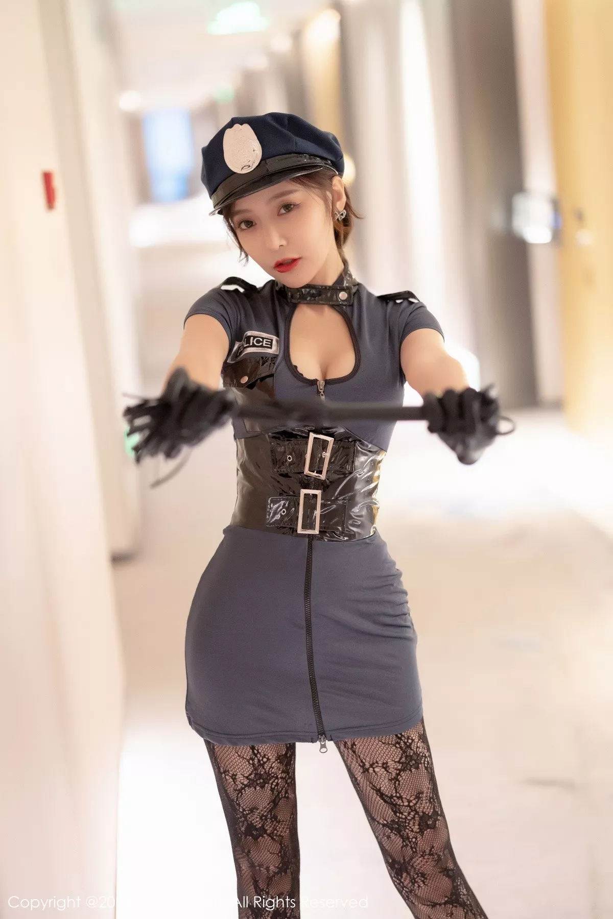 秀人集.com_[XiaoYu画语界]Vol.655_女神王馨瑶yanni私房女警制服半脱露性感内衣黑丝网袜诱惑写真83P